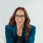 Amanda headshot (1)
